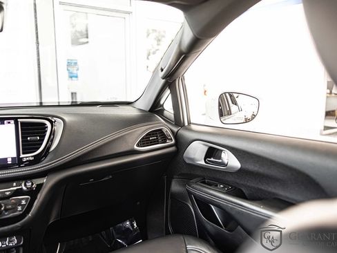 Used 2022 Chrysler Pacifica Touring-L w/ S Appearance Package FWD image 37