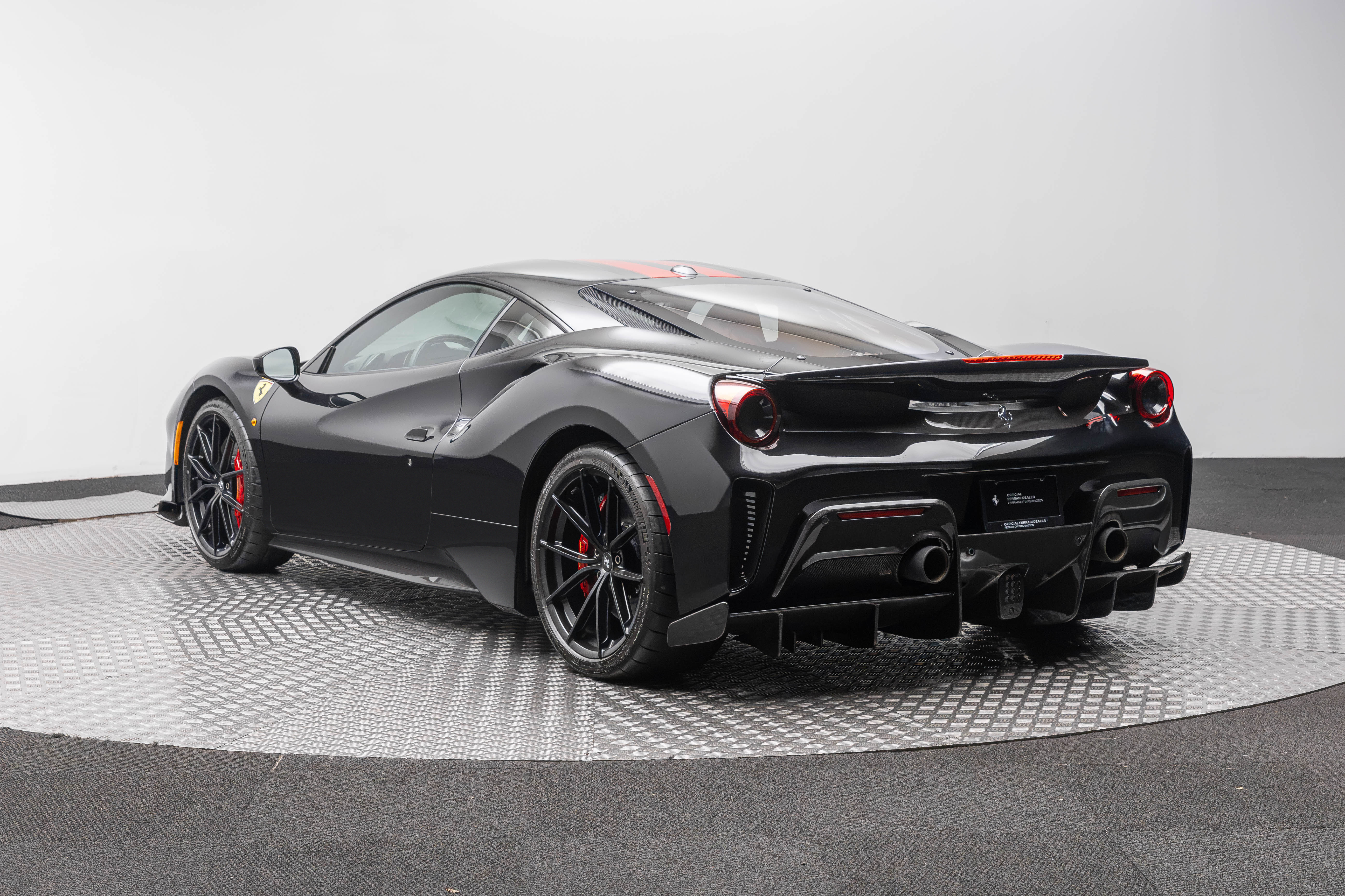 Used 2019 Ferrari 488 Pista Coupe RWD image 3