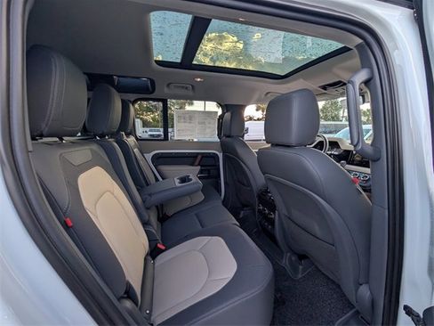 Used 2024 Land Rover Defender 110 X-Dynamic SE image 16