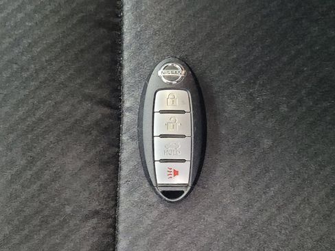 Used 2017 Nissan Altima 2.5 SR w/ Interior Lighting Package FWD image 32