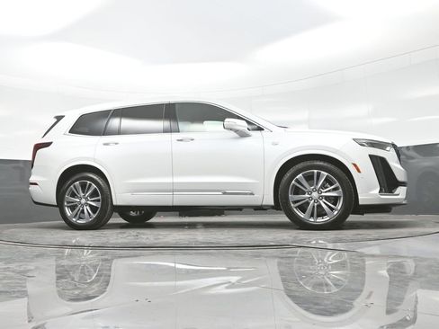 Certified 2025 Cadillac XT6 Premium Luxury w/ Platinum Package AWD/4WD image 30