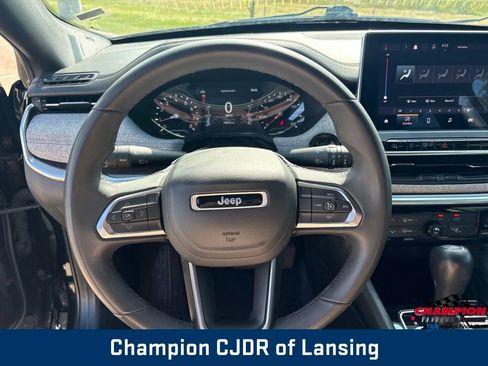 Used 2024 Jeep Compass Latitude AWD/4WD image 19