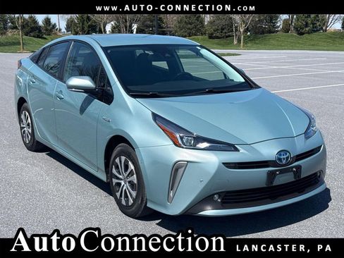 Used 2019 Toyota Prius XLE image 1