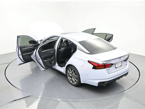Used 2024 Nissan Altima 2.0 SR FWD image 22
