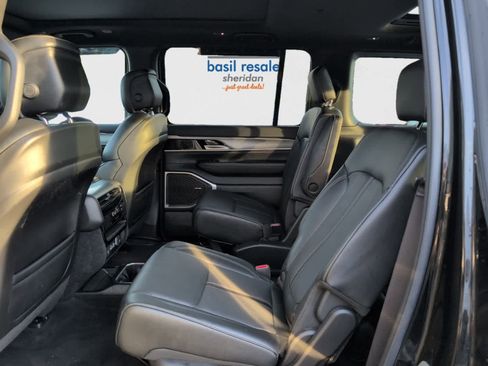 Used 2023 Jeep Wagoneer Series II image 16