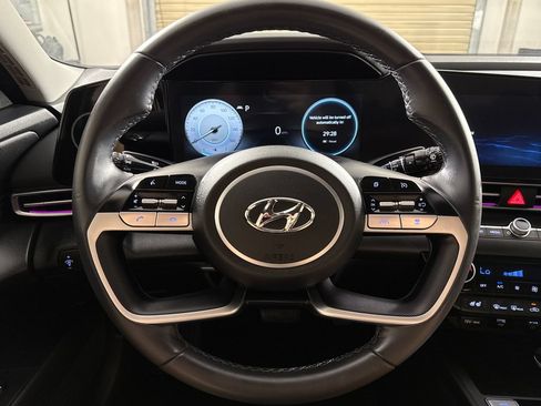 Used 2023 Hyundai Elantra Limited FWD image 16