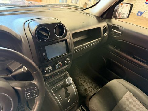 Used 2015 Jeep Patriot Latitude FWD image 16