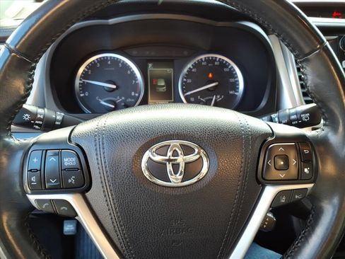 Used 2017 Toyota Highlander XLE image 17