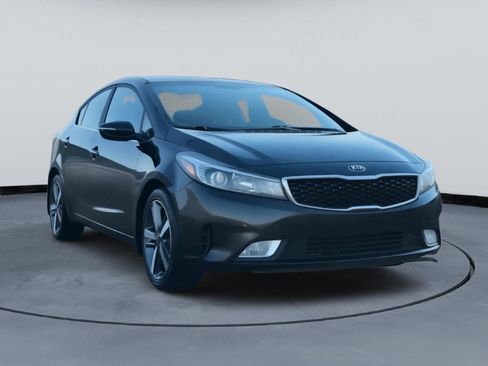 Used 2017 Kia Forte EX image 2