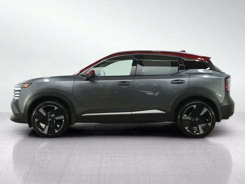 Used 2025 Nissan Kicks SR AWD/4WD image 2