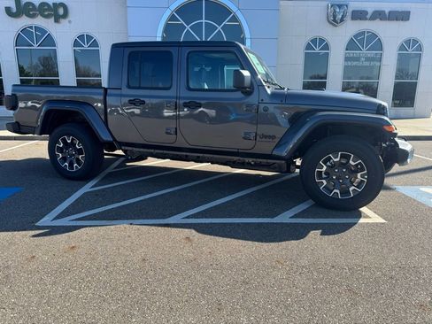 New 2026 Jeep Gladiator Sport AWD/4WD image 2