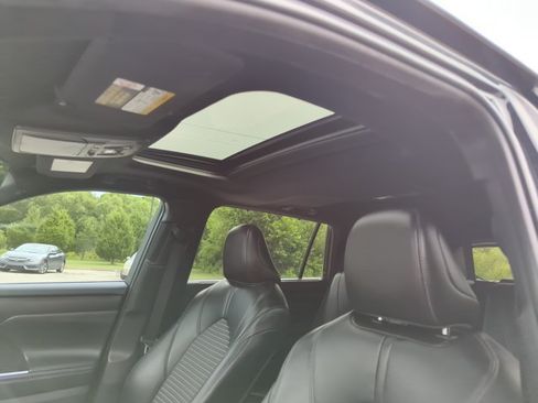 Used 2021 Toyota Highlander XSE FWD image 23