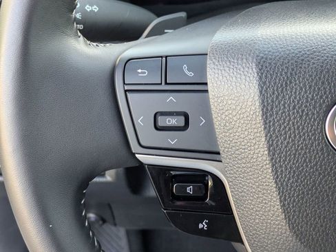 Used 2025 Toyota Camry SE image 8