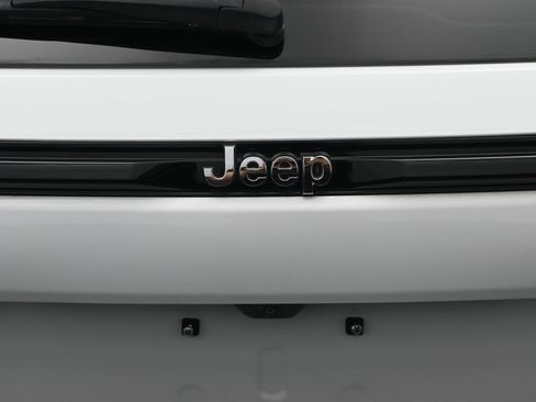 New 2025 Jeep Gladiator Sport image 16