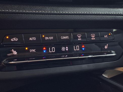 Used 2023 Buick Envision Essence w/ Sport Touring Package AWD/4WD image 13