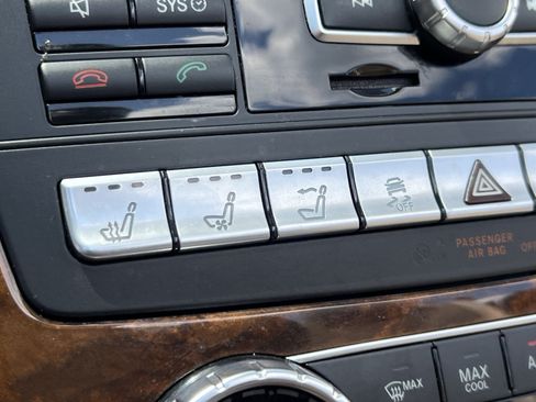 Used 2013 Mercedes-Benz SL 550 image 39