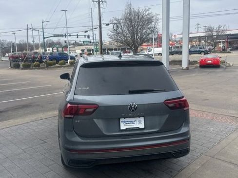 Used 2022 Volkswagen Tiguan SE R-Line image 9