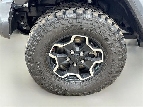 Used 2022 Jeep Gladiator Rubicon w/ Cold Weather Group image 33