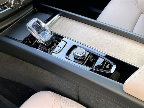 Certified 2026 Volvo XC60 B5 Plus w/ Protection Package Premier image 17