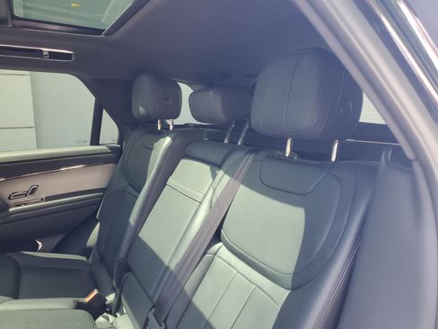 Used 2025 Land Rover Range Rover Sport SE image 13