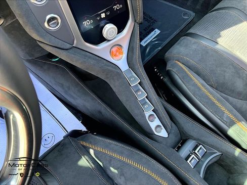 Used 2026 McLaren 750S Spider RWD image 15