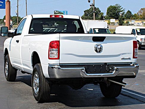 Used 2024 RAM 2500 Tradesman w/ Chrome Appearance Group AWD/4WD image 4