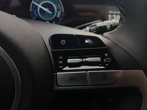 New 2025 Hyundai Elantra Limited FWD image 17