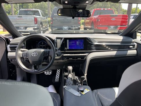 Used 2025 Toyota Camry SE FWD image 31