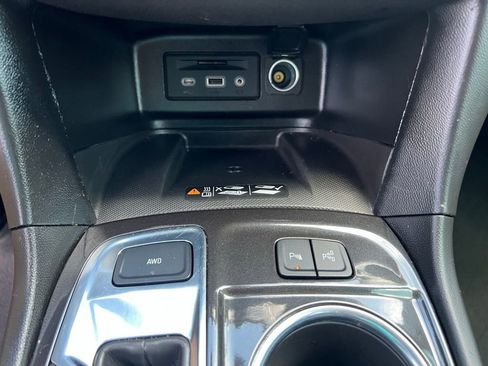 Used 2022 Chevrolet Equinox Premier image 33