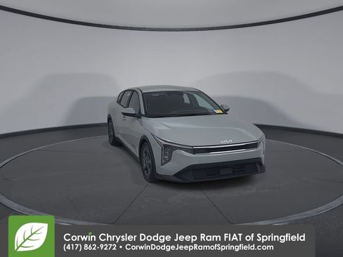 Used 2025 Kia K4 FWD image 3