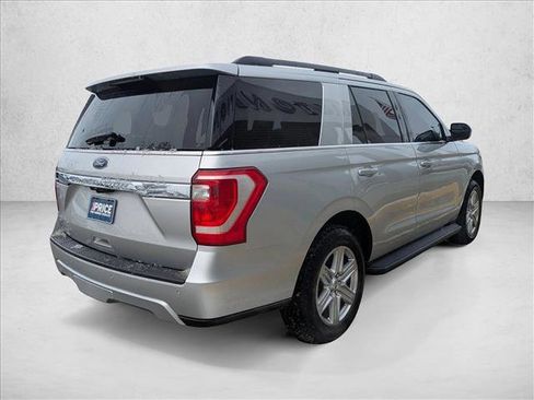 Used 2019 Ford Expedition XLT image 5
