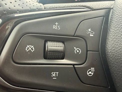 Used 2024 Chevrolet Trax RS w/ Sunroof Package FWD image 15