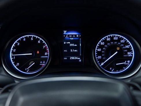 Used 2023 Toyota Camry SE image 2