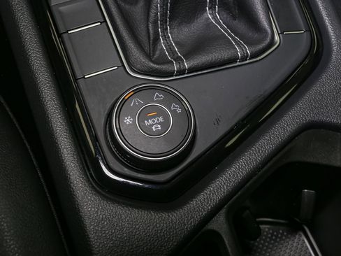 Used 2023 Volkswagen Taos SE image 36