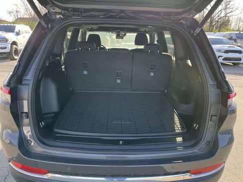 New 2026 Jeep Grand Cherokee Laredo image 12