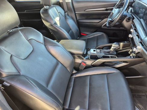 Used 2025 Kia Telluride S image 17