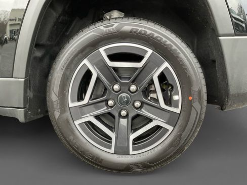 New 2026 Jeep Cherokee Laredo image 8