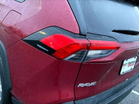Used 2021 Toyota RAV4 XLE Premium image 27