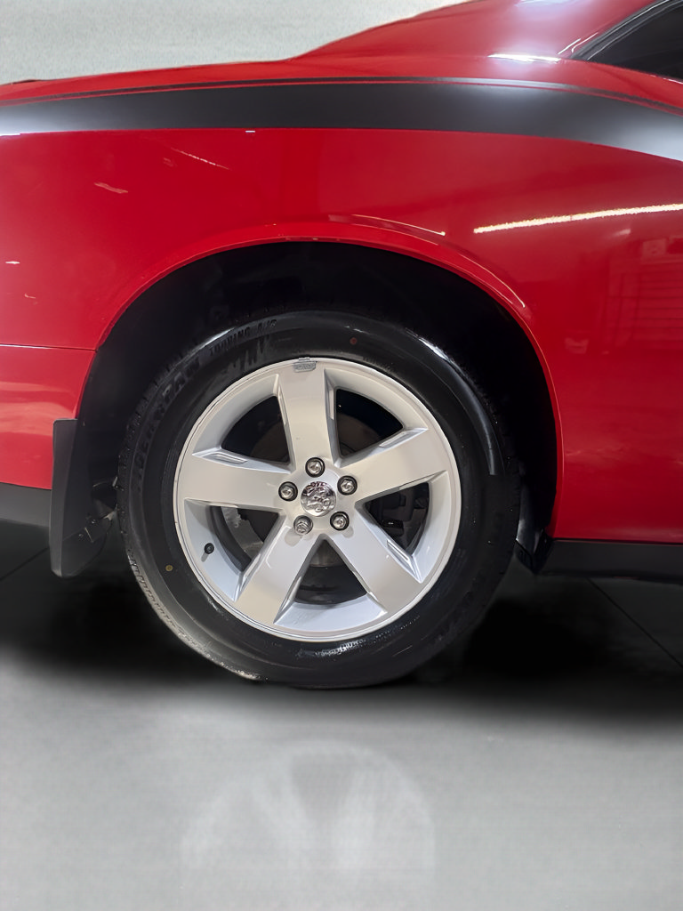 Used 2010 Dodge Challenger SE RWD image 21