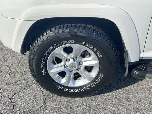 Used 2017 Toyota 4Runner SR5 Premium image 31