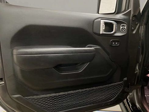 Used 2025 Jeep Wrangler Unlimited Rubicon AWD/4WD image 26