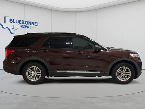 Used 2020 Ford Explorer XLT w/ Equipment Group 202A RWD image 4