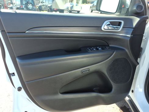 Used 2021 Jeep Grand Cherokee Limited AWD/4WD image 11