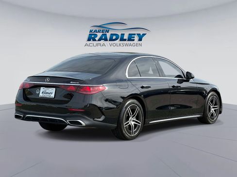 Used 2025 Mercedes-Benz E 350 4MATIC Sedan image 2