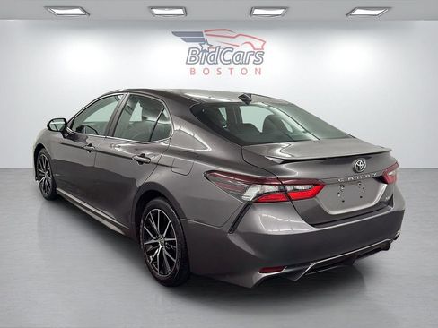 Used 2021 Toyota Camry SE image 6