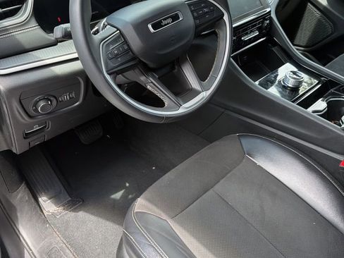 Used 2023 Jeep Grand Cherokee Altitude AWD/4WD image 7