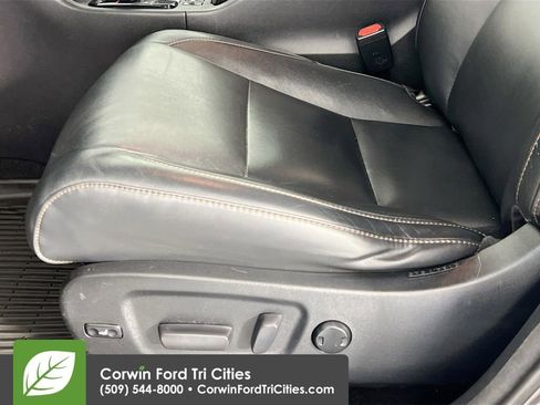 Used 2018 Toyota Highlander XLE AWD/4WD image 23