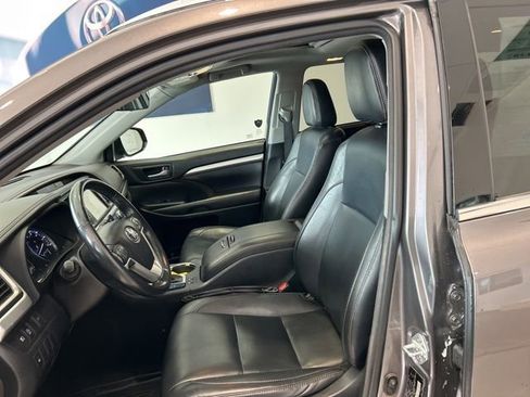 Used 2018 Toyota Highlander XLE AWD/4WD image 15