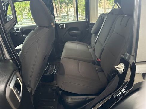 Used 2023 Jeep Wrangler Unlimited image 17