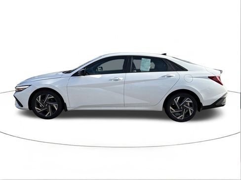 Used 2025 Hyundai Elantra Sport FWD image 6